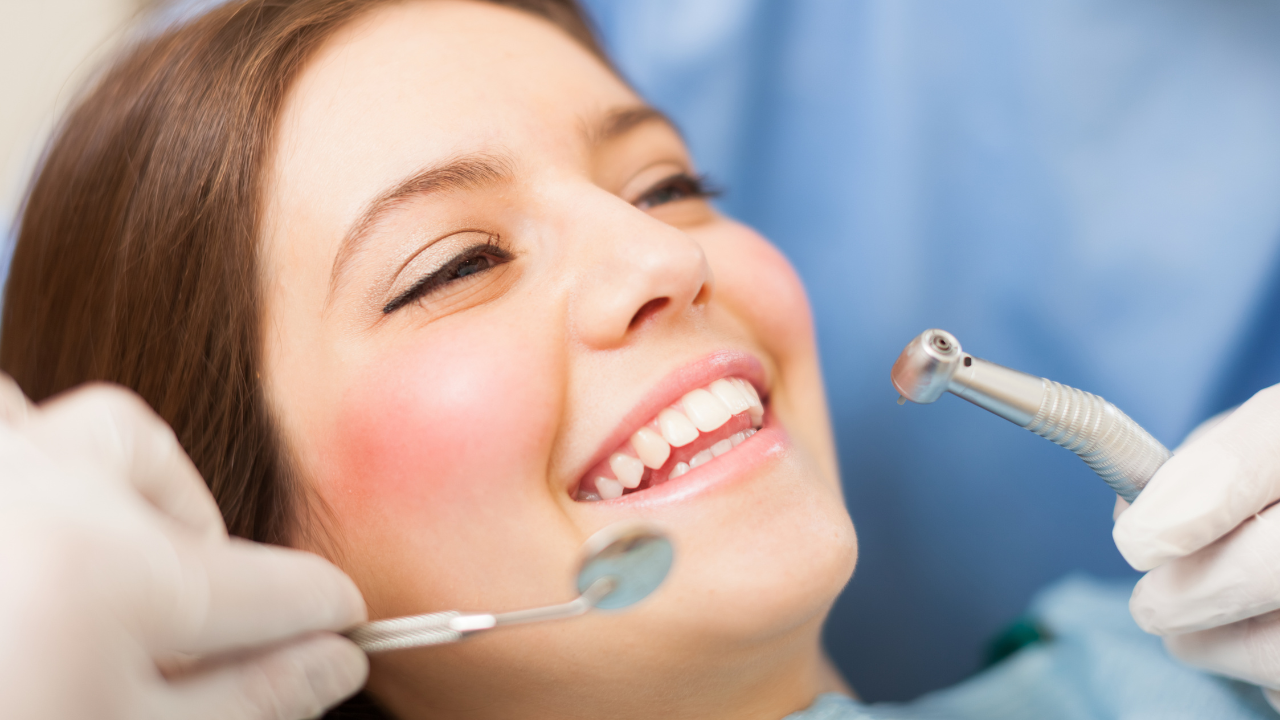 Patient consulting with an orthodontist about fluoride care options during orthodontic treatment at Orthoworx clinic